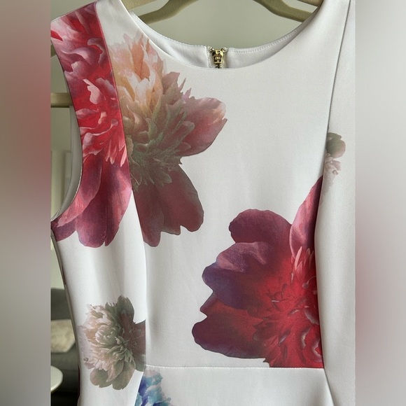 Calvin Klein Floral Dress Size 2 - Picture 2 of 6